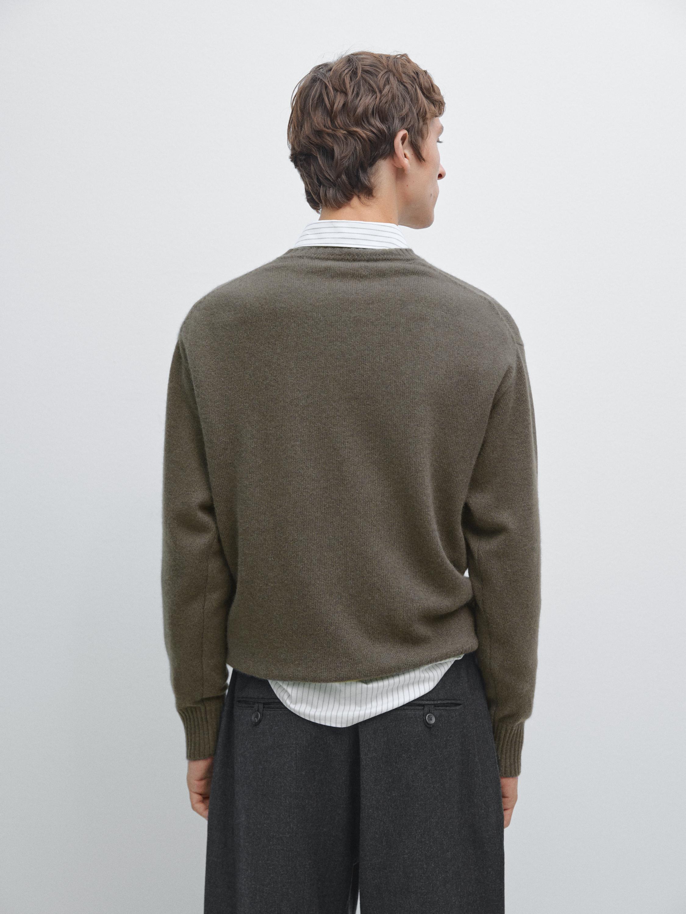 Crew neck cashmere sweater